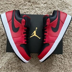 Jordan 1 Low Reverse Bread Pebble Swoosh men’s size 8.5